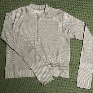 Light grey/light sage cropped athletic pullover